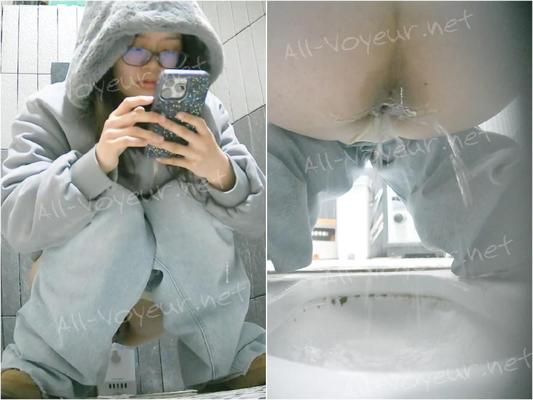 WC Voyeur. Peeing chinese wet hairy pussies 